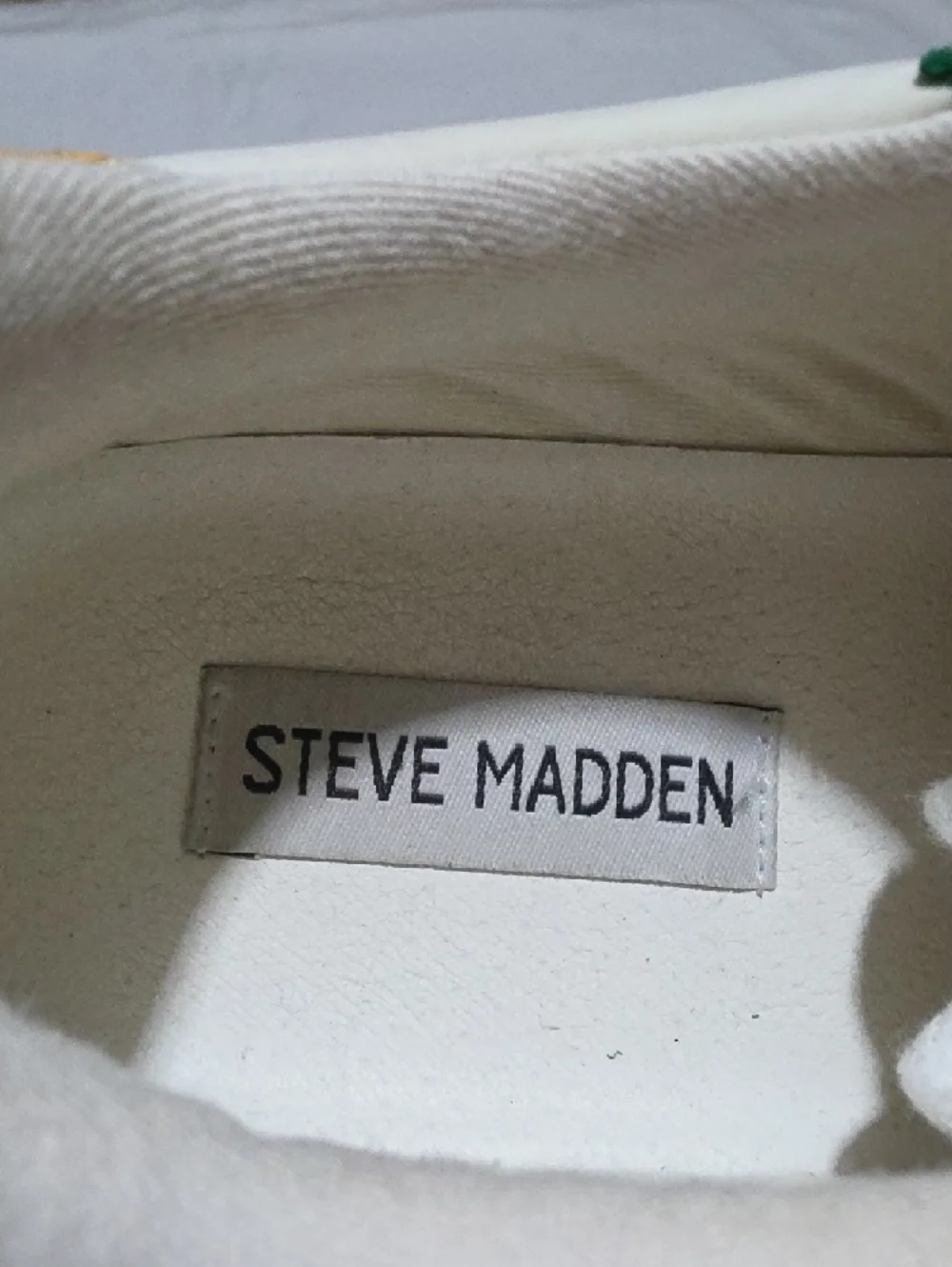 Steve Madden White Green Pink Yellow Accent Retro Runner Sneakers Sizw 9.5